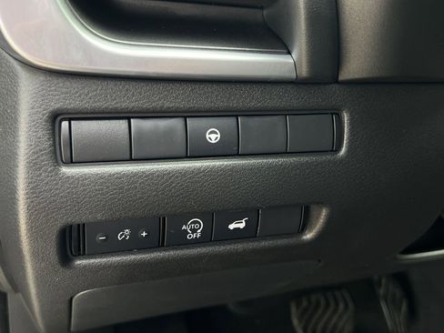 Used 2024 Nissan Rogue SV FWD image 13