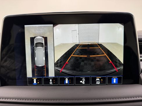 Used 2024 Chevrolet Suburban Z71 w/ Luxury Package image 20