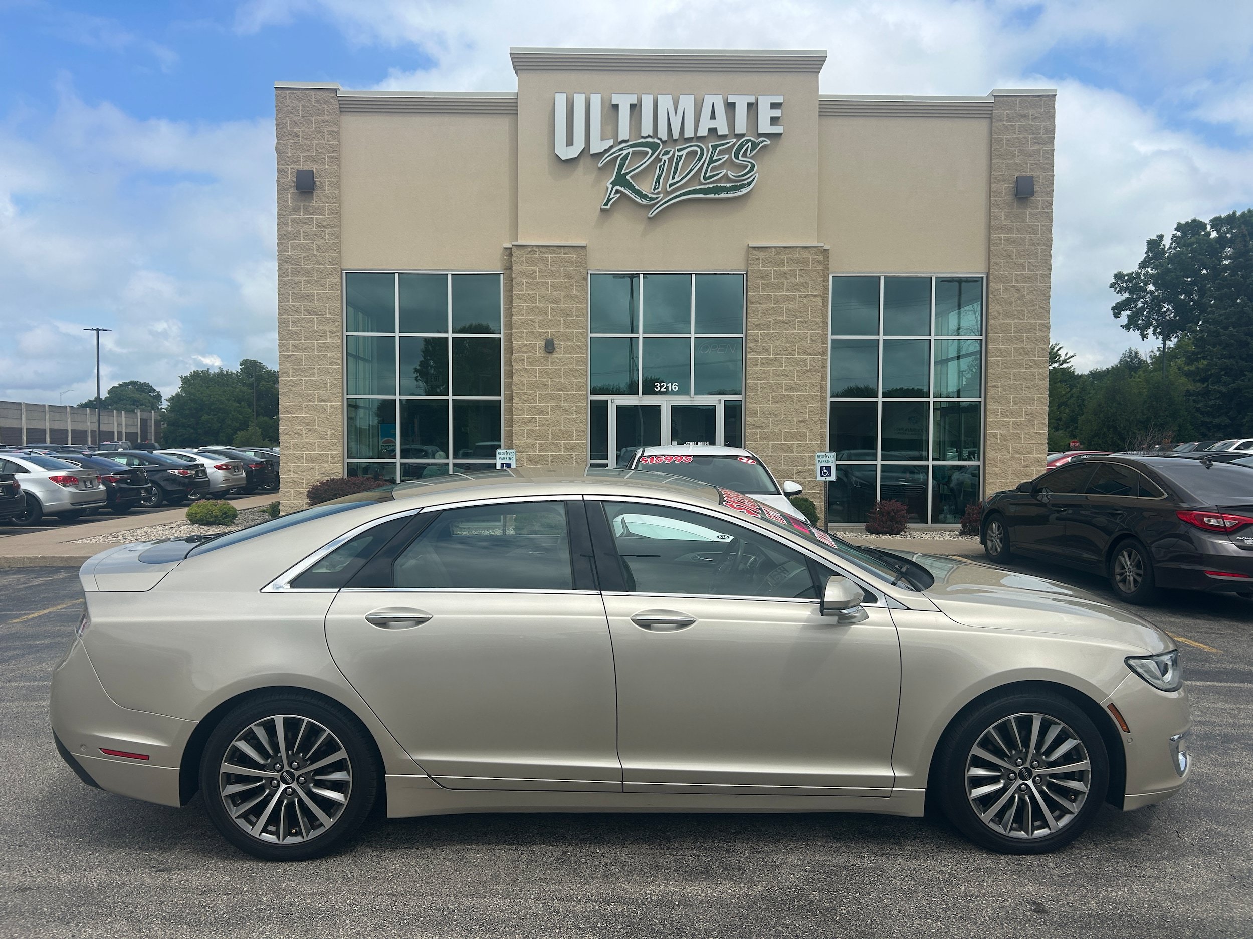 Used 2017 Lincoln MKZ Select FWD image 1