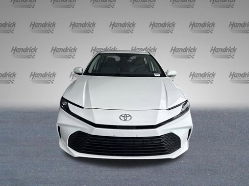 Used 2025 Toyota Camry LE image 3