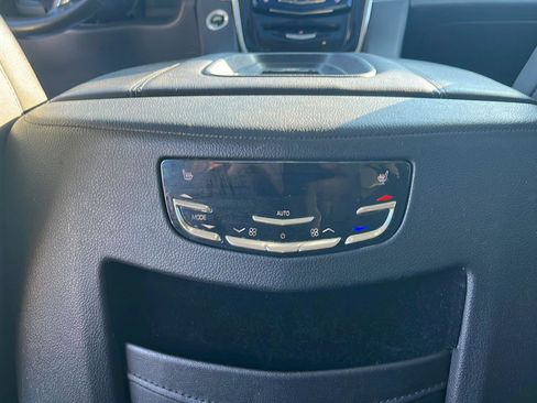 Used 2020 Cadillac Escalade ESV Luxury image 30