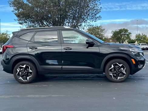 Used 2025 Kia Seltos S AWD/4WD image 3