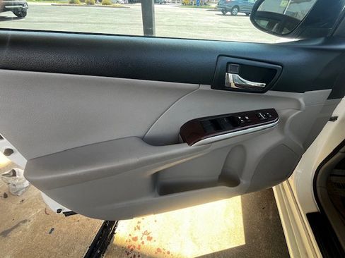 Used 2012 Toyota Camry XLE image 9