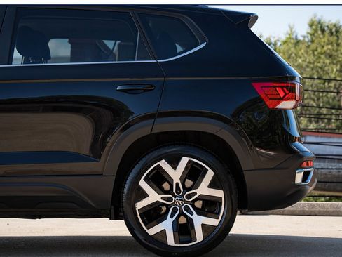 Certified 2023 Volkswagen Taos SEL AWD/4WD image 4