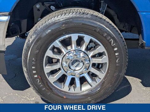 Certified 2022 Ford F250 Lariat w/ Lariat Value Package AWD/4WD image 9