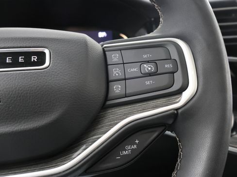 Used 2022 Jeep Wagoneer Series II w/ Premium Group I image 15