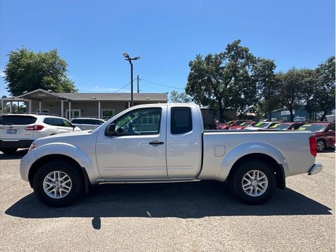 Used 2018 Nissan Frontier SV RWD image 4