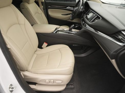 Used 2019 Buick Enclave Essence image 18