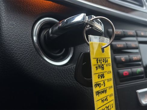 Used 2014 Mercedes-Benz E 350 4MATIC Sedan image 23