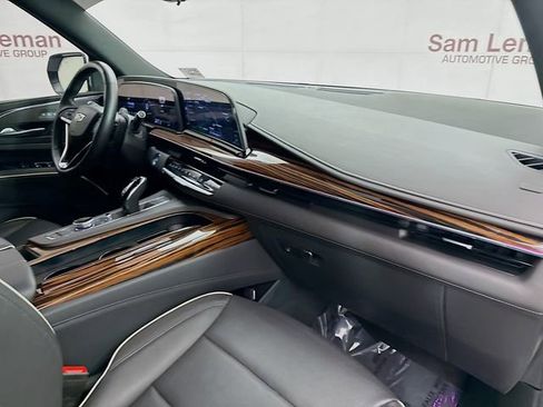 Used 2023 Cadillac Escalade Premium Luxury image 33