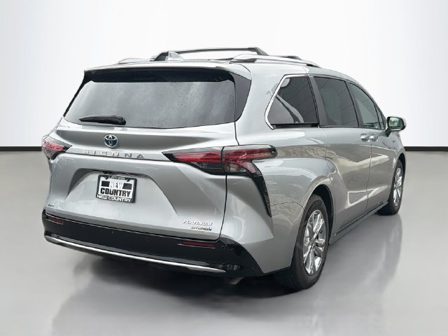 Used 2024 Toyota Sienna Platinum AWD/4WD image 7