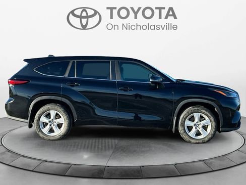 Used 2023 Toyota Highlander LE image 7