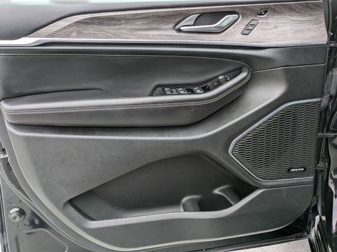 Certified 2022 Jeep Grand Cherokee Overland w/ Luxury Tech Group IV image 10