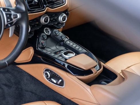 Used 2020 Aston Martin V8 Vantage Coupe RWD image 20