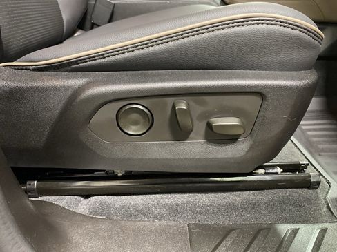 Certified 2024 GMC Canyon Denali image 14