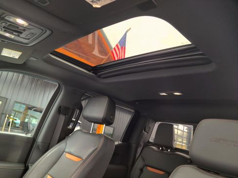 Used 2019 GMC Sierra 1500 AT4 w/ AT4 Premium Package image 18