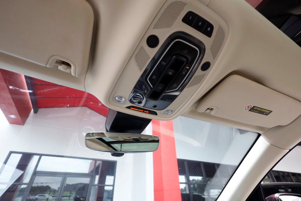 Used 2019 Bentley Bentayga AWD/4WD image 34