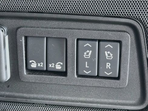 Used 2025 Cadillac Escalade Sport Platinum AWD/4WD image 13