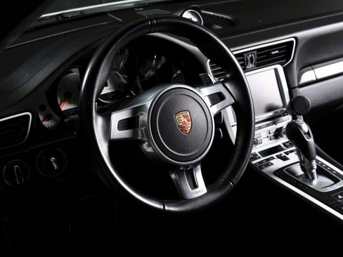 Used 2015 Porsche 911 Turbo S image 24
