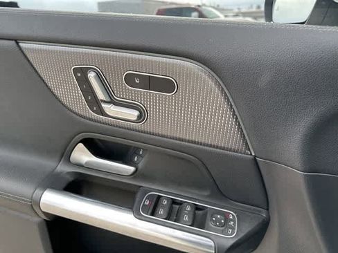 Used 2021 Mercedes-Benz GLA 250 4MATIC w/ Premium Package image 12