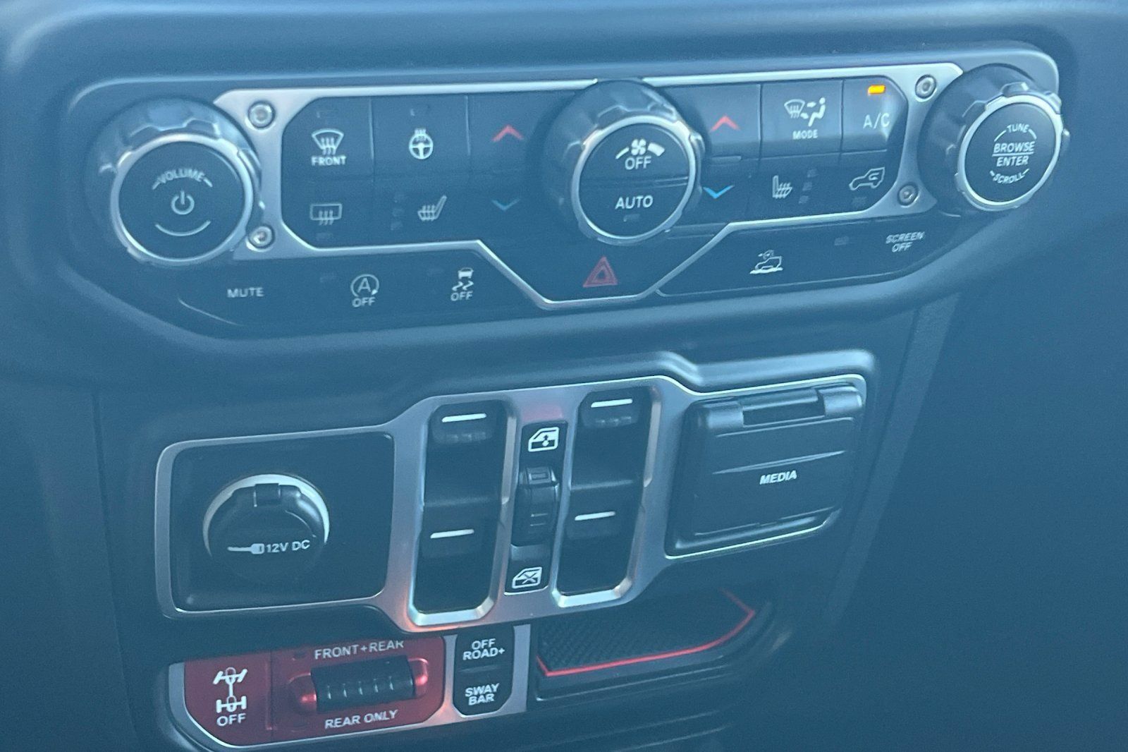 Used 2021 Jeep Wrangler Unlimited Rubicon w/ Uconnect 4C Nav & Sound Group AWD/4WD image 18