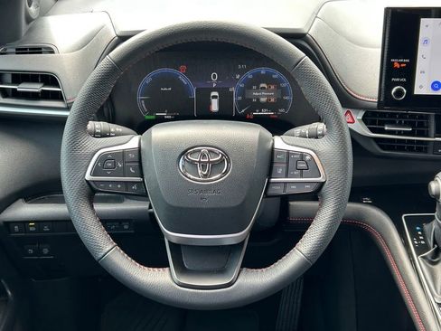 Used 2025 Toyota Sienna XSE image 44