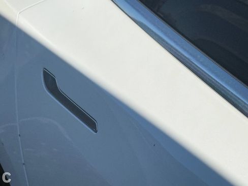 Used 2020 Tesla Model 3 Standard Range Plus RWD image 9