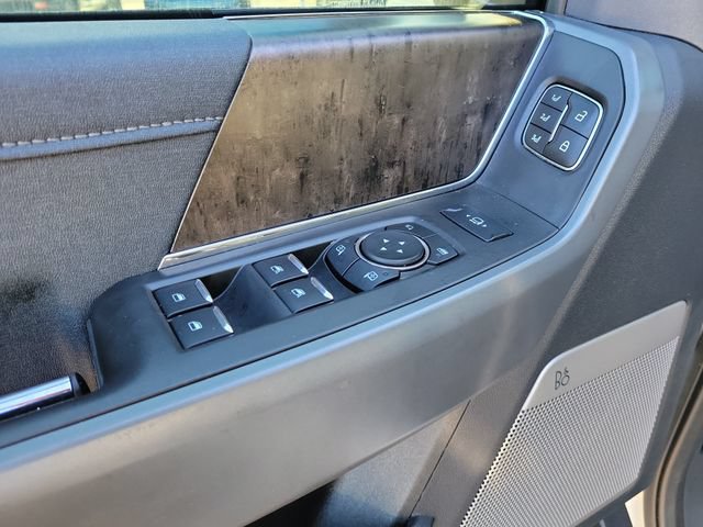 Used 2024 Ford F250 Lariat w/ Lariat Ultimate Package AWD/4WD image 23