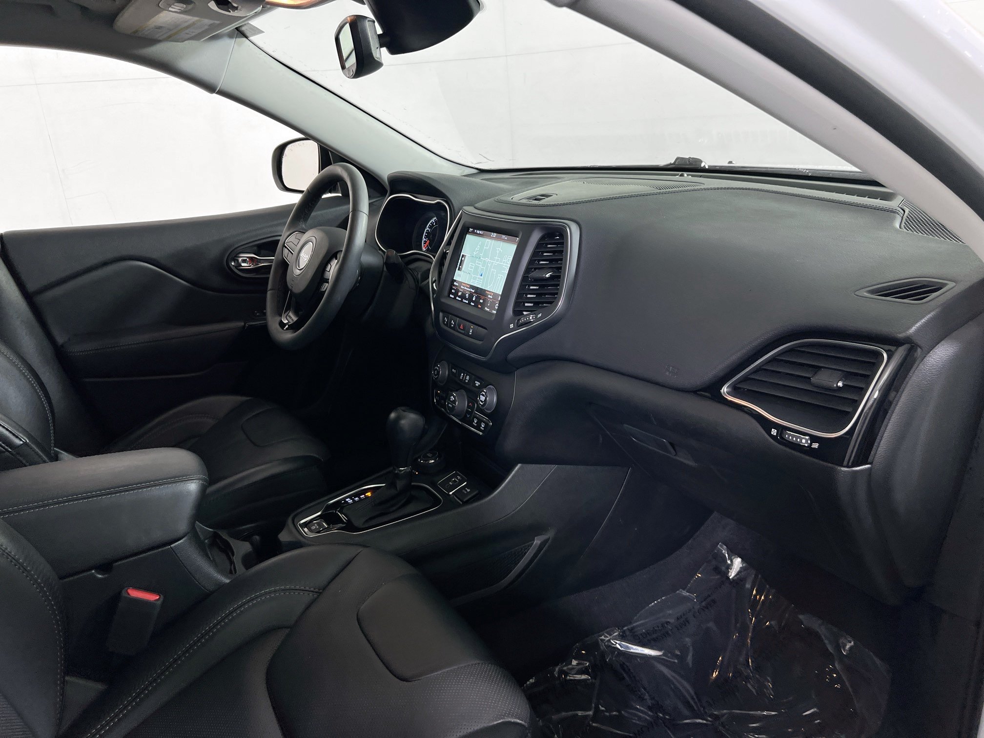 Used 2023 Jeep Cherokee Altitude Lux AWD/4WD image 28