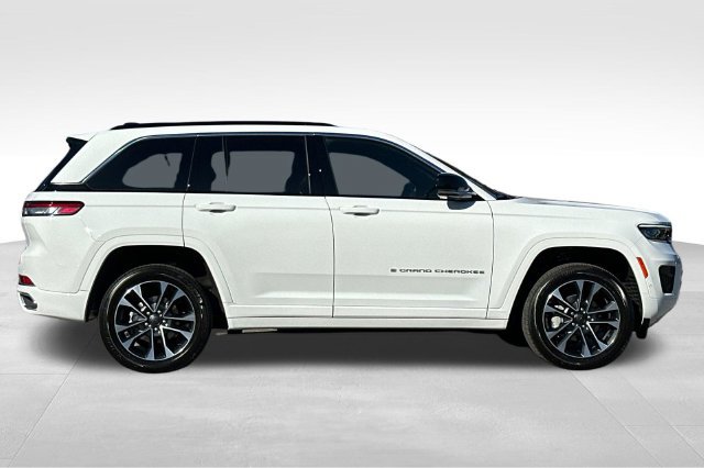 Used 2025 Jeep Grand Cherokee Overland w/ Adv Protech Group III AWD/4WD image 3