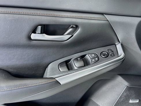 Used 2024 Nissan Sentra SR w/ SR Premium Package FWD image 16