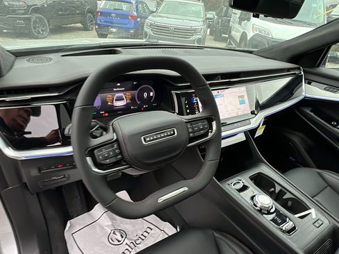 Used 2024 Jeep Wagoneer Launch Edition image 26