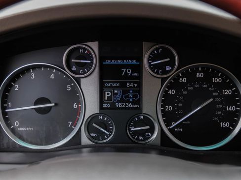 Used 2013 Lexus LX 570 4WD w/ Luxury Pkg image 23