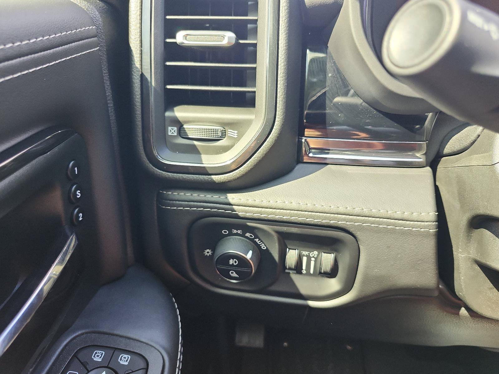 Used 2025 RAM 3500 Limited AWD/4WD image 25