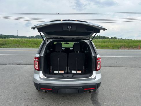 Used 2015 Ford Explorer XLT w/ Equipment Group 201A AWD/4WD image 12
