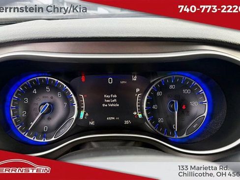 Used 2021 Chrysler Pacifica Touring-L image 18