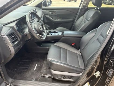 Used 2024 Nissan Rogue SV w/ SV Premium Package FWD image 17