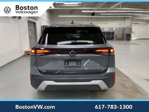 New 2026 Volkswagen Tiguan SE image 3
