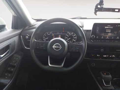 Used 2023 Nissan Rogue SV image 12