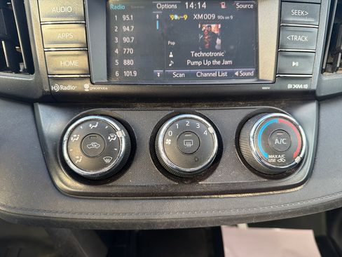 Used 2016 Toyota RAV4 LE image 24