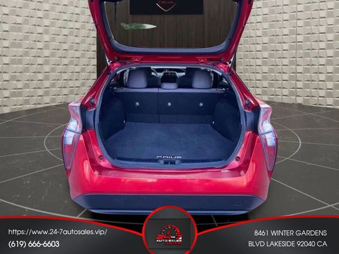 Used 2017 Toyota Prius Two image 7