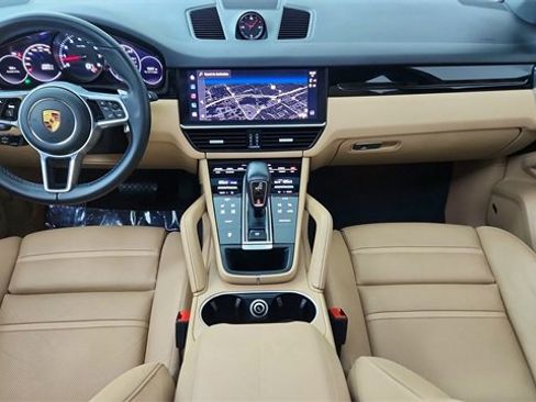 Used 2022 Porsche Cayenne image 19