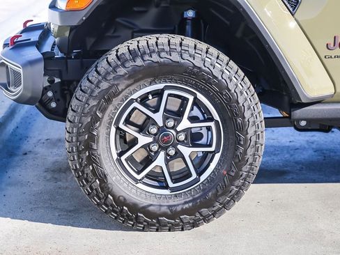 New 2025 Jeep Gladiator Rubicon w/ Convenience Group image 11