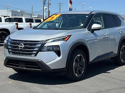 Used 2024 Nissan Rogue SV image 1