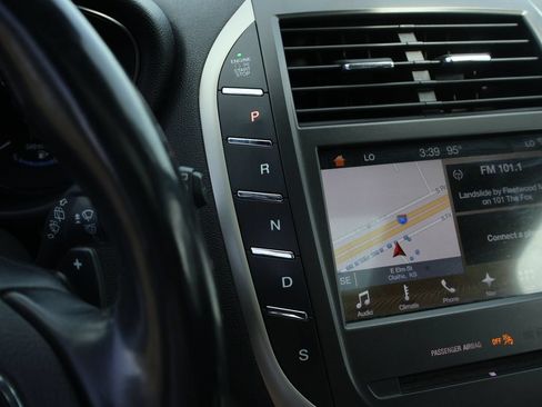 Used 2017 Lincoln MKC Reserve FWD image 36