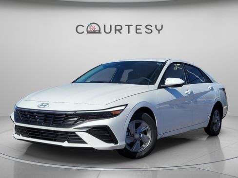 New 2026 Hyundai Elantra SE image 1