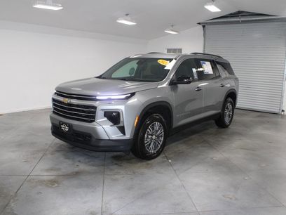 Used 2024 Chevrolet Traverse LT