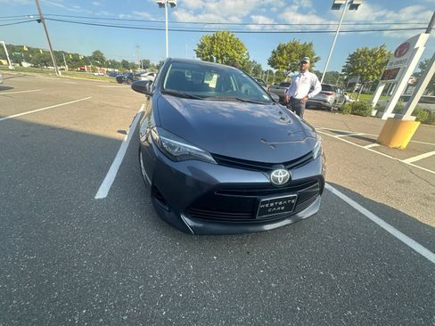 Used 2018 Toyota Corolla LE FWD image 11