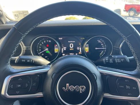 Used 2022 Jeep Wrangler Unlimited Sahara w/ Cold Weather Group image 18