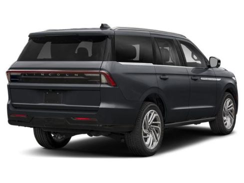 Used 2025 Lincoln Navigator Reserve image 2